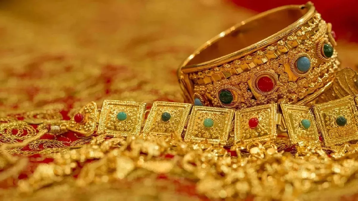 Gold Price Today: मांग घटने से लुढ़का गोल्ड का रेट, चेक करें कहां सबसे सस्ता मिल रहा है सोना