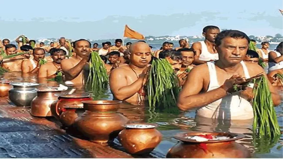 Pitra Puja: पितरों के प्रसन्न होने पर मिलते हैं ये संकेत, घर में आती है सुख, समृद्धि और खुशहाली