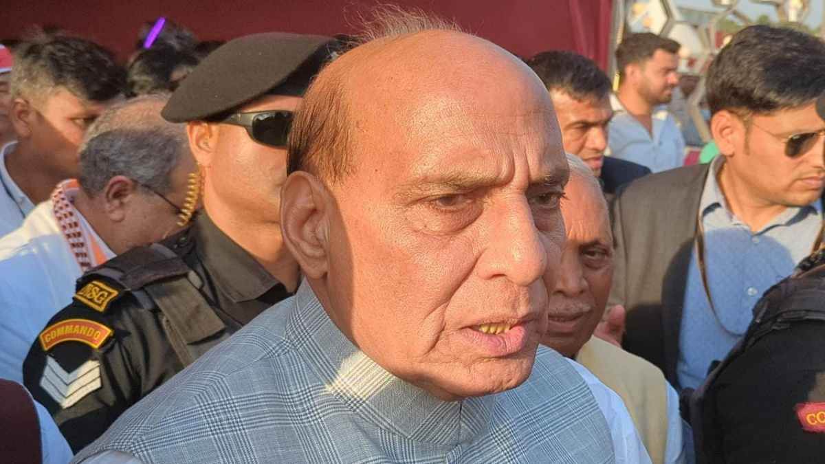 defence minister rajnath singh attacks on congress leader rahul gandhi over his statement in us