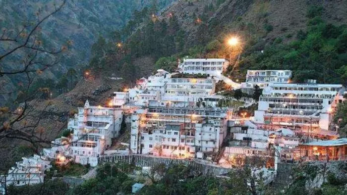Maa Vaishno Devi के भक्तों को चिलचिलाती धूप और कड़ाके की ठंड से मिलेगी राहत