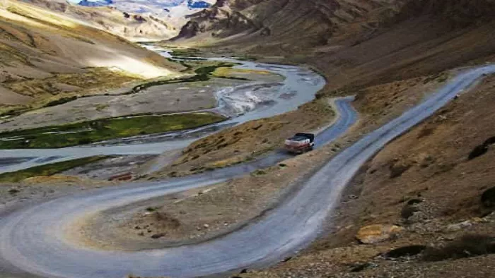 देश के सबसे लंबे व ऊंचे मार्ग पर जल्द दौड़ेगी बस।