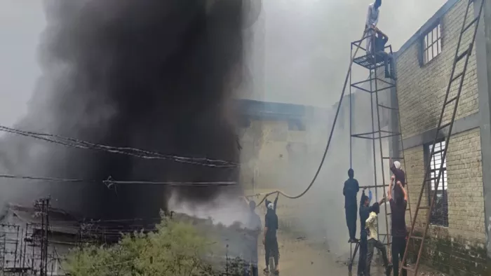 आग पर कड़ी मशक्कत के बाद पाया गया काबू
