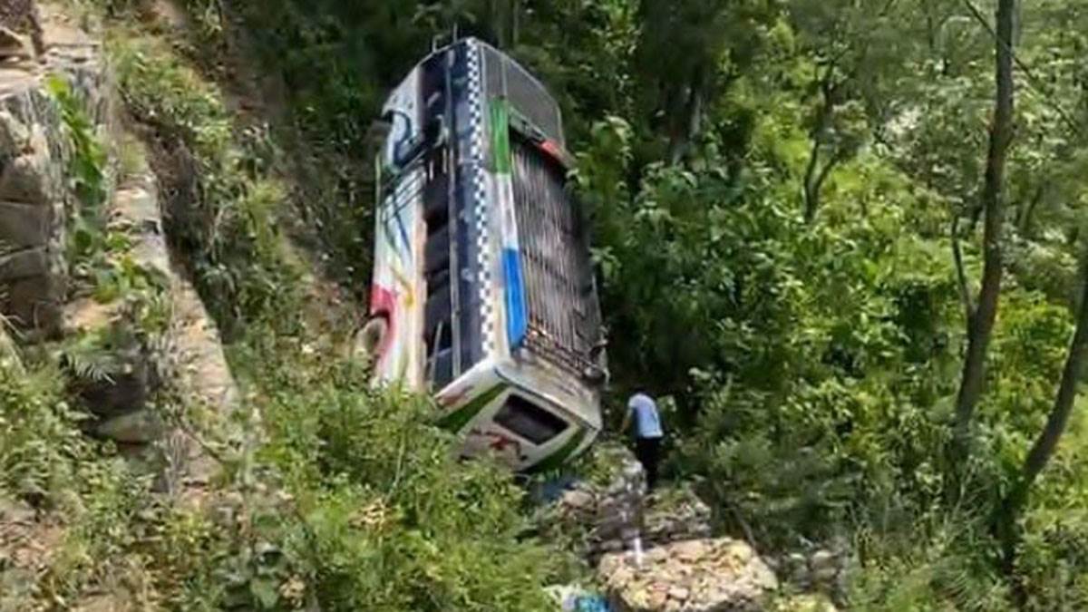https://www.jagranimages.com/images/newimg/08062025/08_06_2025-bus-accident_23958889.jpg