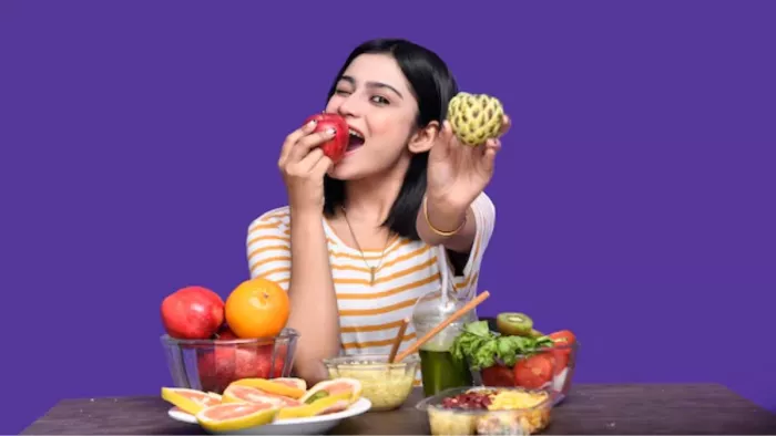 रात में नहीं खाने चाहिए फल। (Image Credit- Freepik)