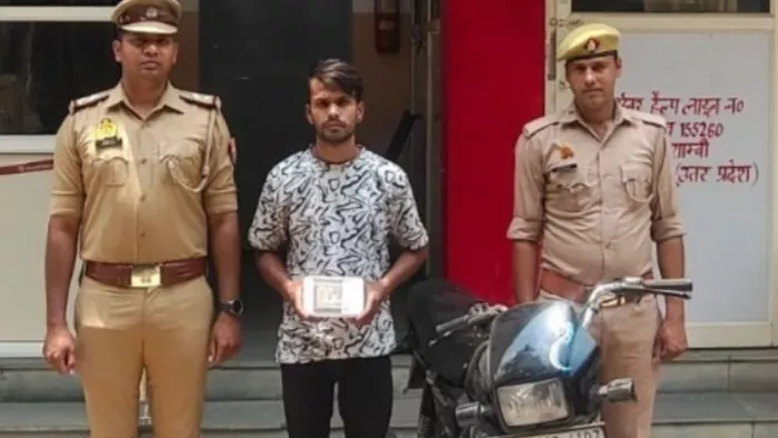 कौशांबी थाना पुलिस द्वारा गिरफ्तार आरोपित।सौ. पुलिस