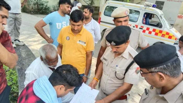 चचेरे भाई ने पंचायत में उतारा मौत के घाट, एक की हालत गंभीर। फोटो जागरण