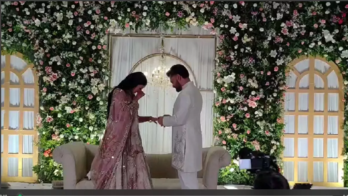 Rinku Singh Engagement : रिंकू सिंह के साथ Ring Ceremony में बेहद भावुक हो गईं सपा सांसद प्रिया सरोज, खुशी से छलक पड़े आंसू - Rinku Singh Engagement Samajwadi Party MP Priya