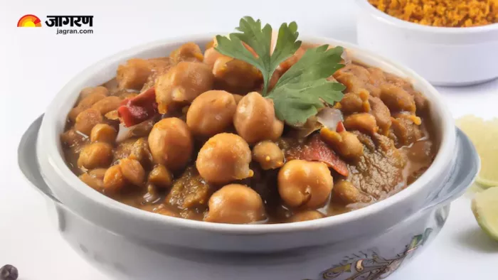 Punjabi Chole Recipe: पंजाबी छोले बनाने की आसान रेसिपी (Image Source: Freepik)