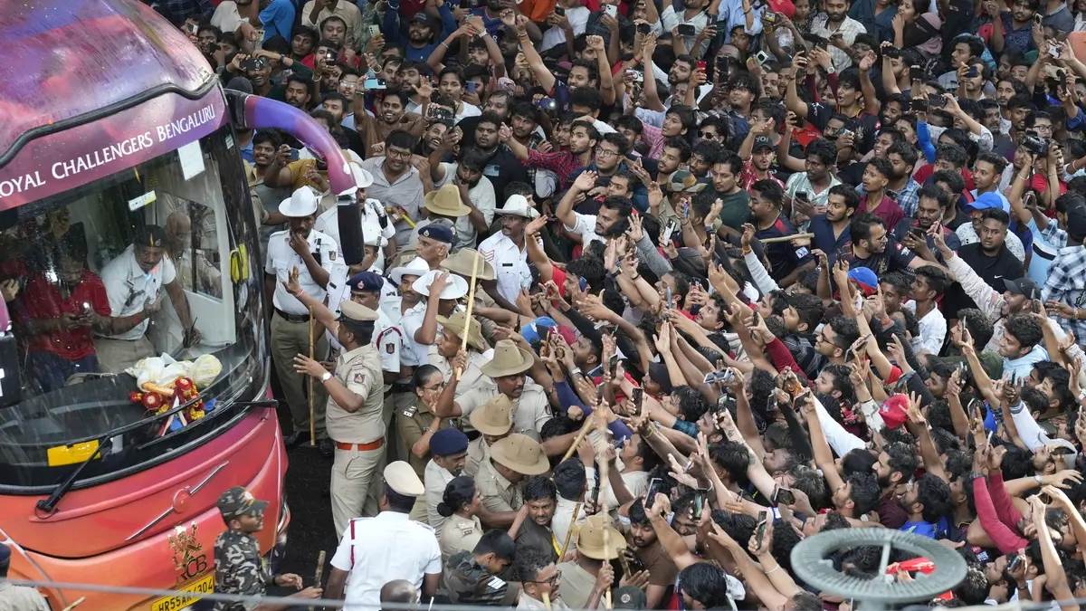 https://www.jagranimages.com/images/newimg/08062025/08_06_2025-rcb_banglore_stampede_23958627.jpg