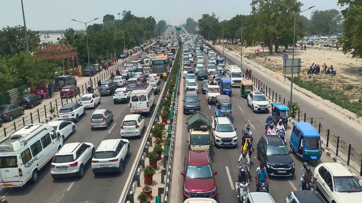https://www.jagranimages.com/images/newimg/08062025/08_06_2025-traffic-jam_23958638.jpg