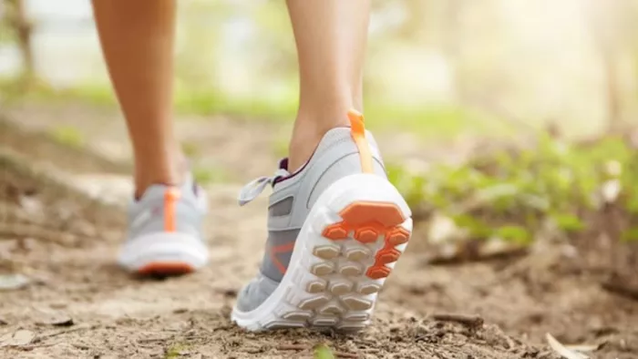 Walking Side Effects: आप भी करते हैं जरूरत से ज्यादा वॉक? (Picture Courtesy: Freepik)