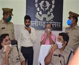 Fake DIG:पांच साल से कर रहे थे ठगी, पांच मिनट भी न टिका फर्जी डीआइजी, लखनऊ से ली थी कार Aligarh News