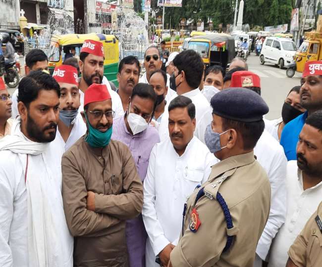 block pramukh candidate paper torn in gorakhpur pick up official documents by beating the officer