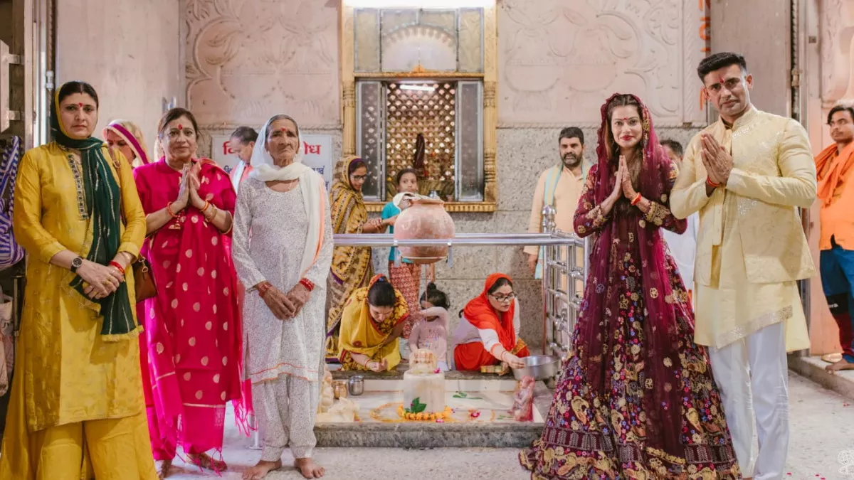 अभिनेत्री पायल रोहतगी पहलवान संग्राम सिंह से कल रचाएंगी शादी, राजेश्वर महादेव मंदिर पहुंचे दोनों परिवार