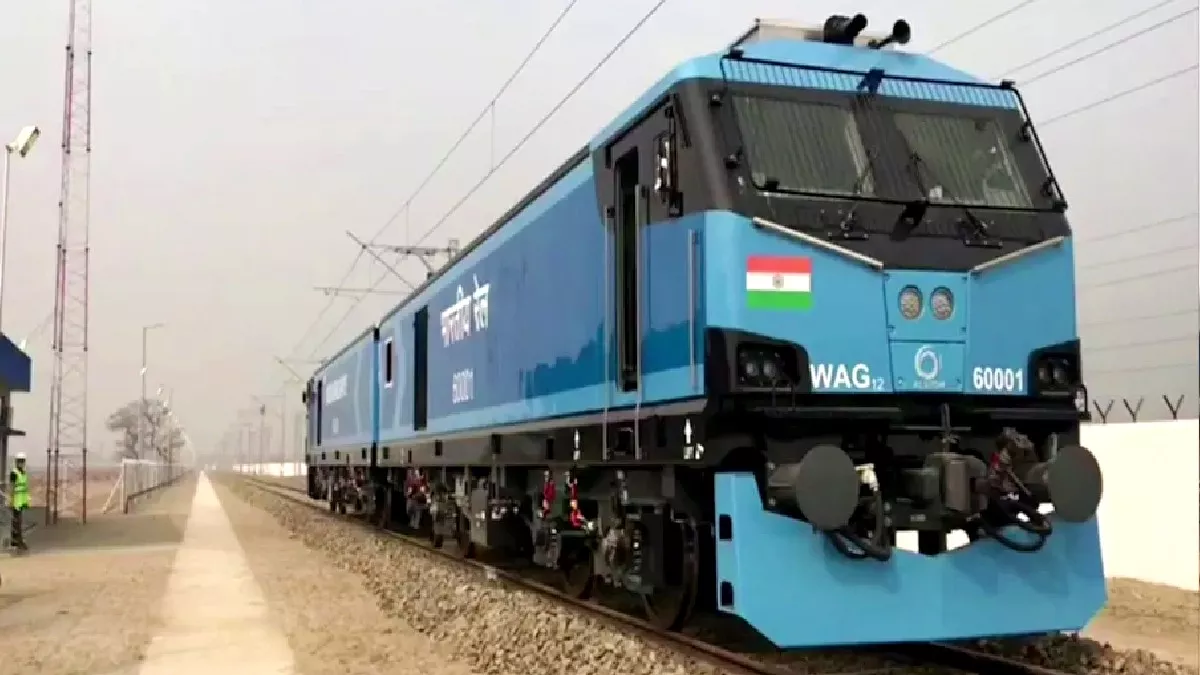 नार्थ सेंट्रल रेलवे के 267 इलेक्ट्रिक इंजन खुद बना रहे अपनी बिजली, पर्यावरण व ऊर्जा संरक्षण की दिशा में अहम पहल