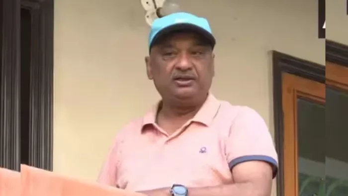 Bihar Politics: मंत्री-अफसर विवाद के बाद डाकुओं की एंट्री, RJD नेता सुनील सिंह के बयान पर छिड़ा सियासी घमासान