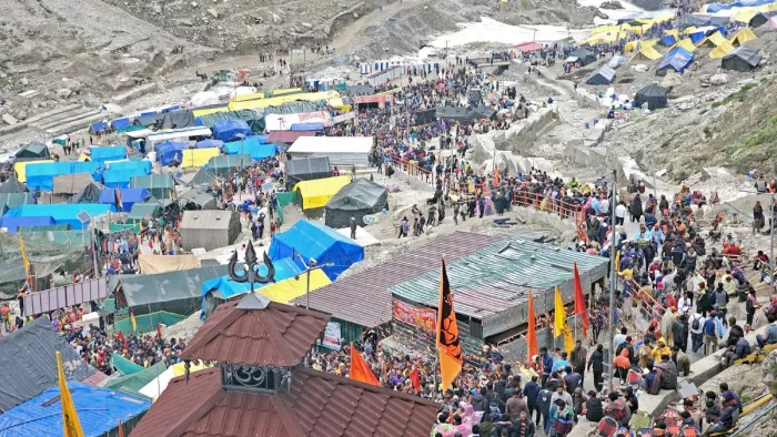 अमरनाथ की तीर्थयात्रा पूरी कर जम्मू पहुंचे मध्य प्रदेश के एक श्रद्धालु की हृदयगति रुकने से मौत हो गई।