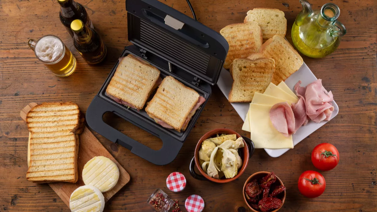 मानसून में बनाने हैं गर्मागर्म ग्रिल सैंडविच तो आज ही लाएं ये इलेक्ट्रिक Sandwich Makers जो कीमत में भी हैं सबसे कम