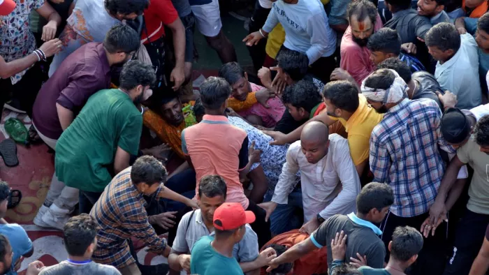 पुरी में भगवान जगन्नाथ की रथ यात्रा के दौरान भगदड़ मच गई। इसमें करीब 400 भक्त घायल हो गए।