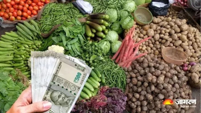 करेला, हरी मिर्च और लौकी जैसी कई अन्य सब्जियों के दाम बढ़े हैं।