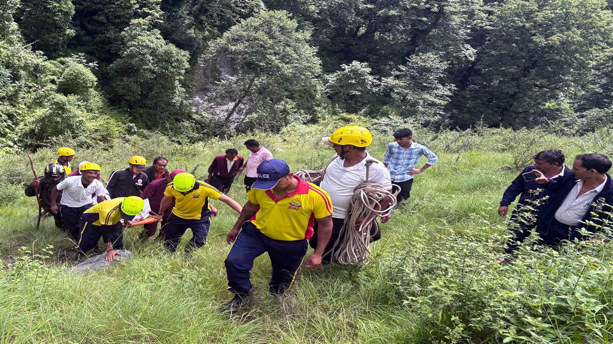tragic bageshwar news postal runner dies in fall after bear attack