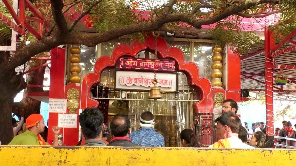 madhya pradesh chhatarpur tragedy near bageshwar dham woman dead several injured in wall collapse