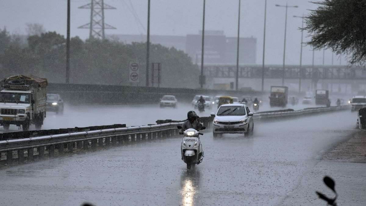https://www.jagranimages.com/images/newimg/08072025/08_07_2025-kolkata_rain_23978420.jpg