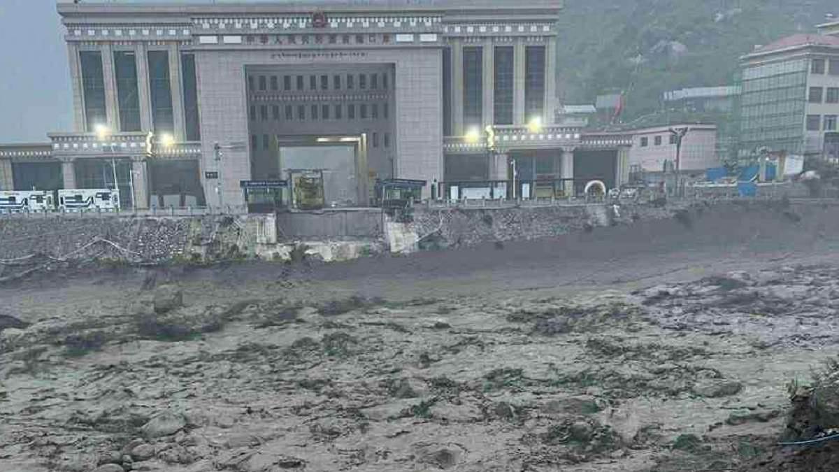 https://www.jagranimages.com/images/newimg/08072025/08_07_2025-miteri_bridge_nepal_floods_23978340.jpg