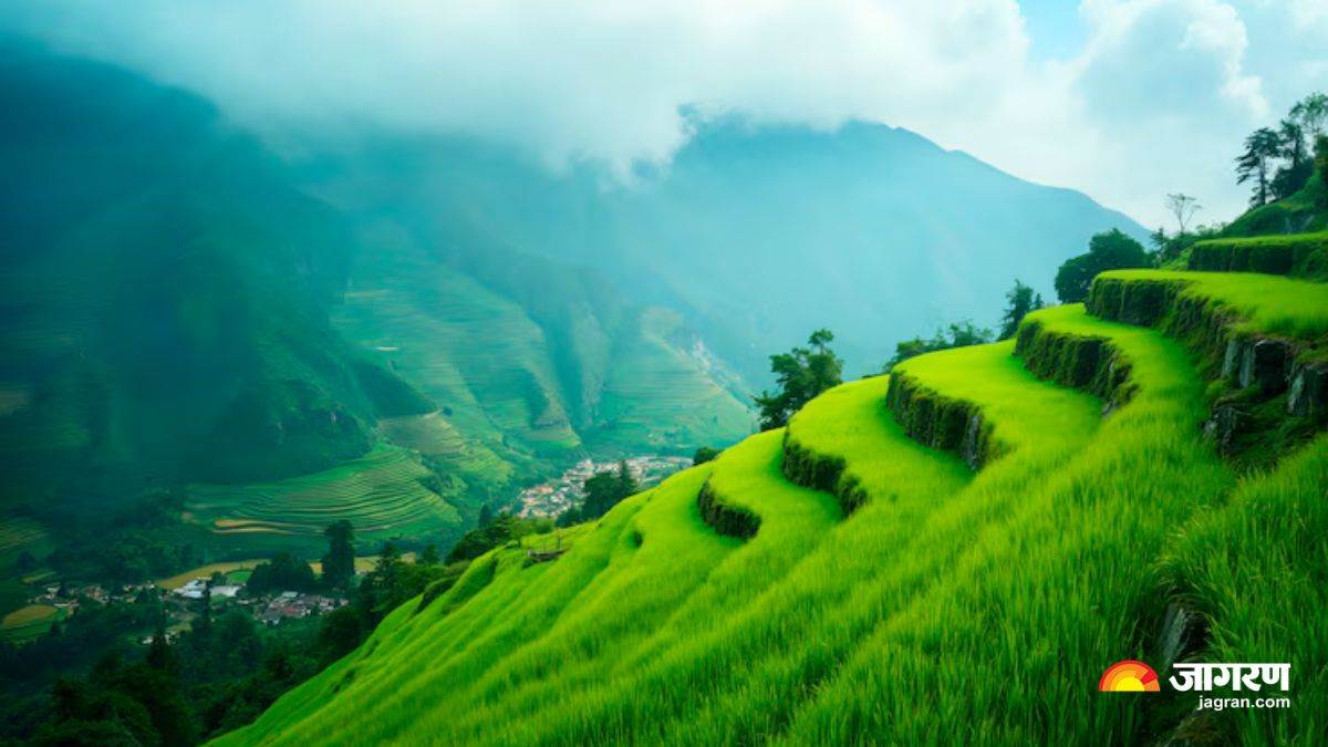 https://www.jagranimages.com/images/newimg/08072025/08_07_2025-monsoon_travel_23978943.jpg