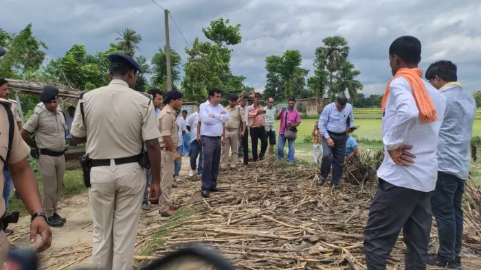पूरे सात घंटे तक चला क्रूरता का खेल, घर के सामने ही सजा दी गई चिता