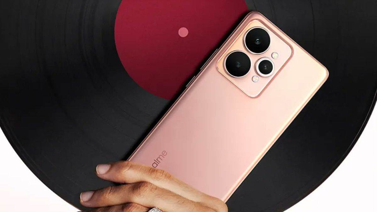 https://www.jagranimages.com/images/newimg/08072025/08_07_2025-realme_15_launch_23978476.jpg