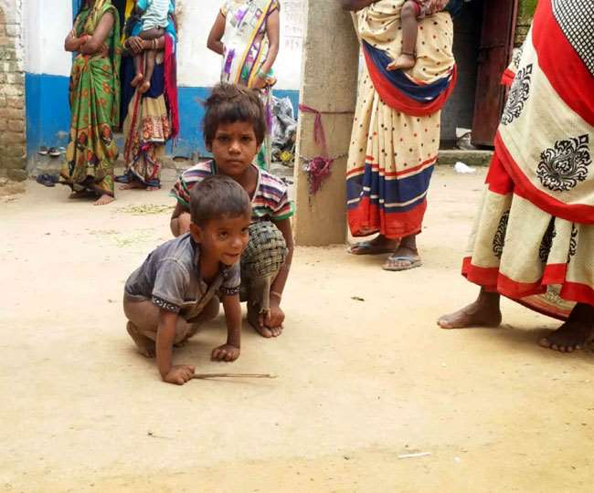 इस गांव में नहीं होता बच्चों का शोर, एक दर्जन से अधिक घरों के बच्चे  मूक-बधिर व दिव्यांग Hazaribagh News - Hazaribagh, Jharkhand News: No Noise  of Children in this Village, More