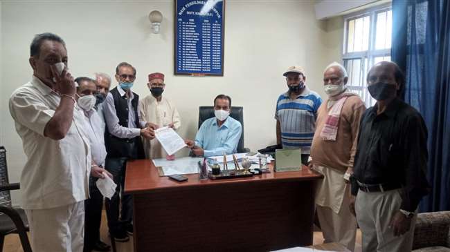 स्वाभिमान पार्टी की जिला इकाई ने अंग्रेजाें के समय से चल रहे कानूनाें में बदलाव करने की मांग की है।