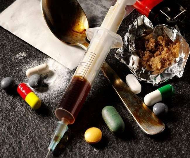नशे के दलदल में खींच ले गया मानसिक तनाव, जानें- नशा मुक्ति केंद्र से भागी  चार युवतियों की कहानी - Mental stress dragged girls into swamp of  intoxication know story of girls