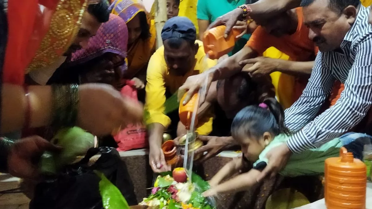 सावन की अंतिम सोमवारी पर शिवालयों पर उमड़ पड़े बाबा भक्त, अररिया और मधेपुरा  की तस्वीरें - Baba bhakt of shiva on the last Monday of Sawan, Photos of  Araria And Madhepura