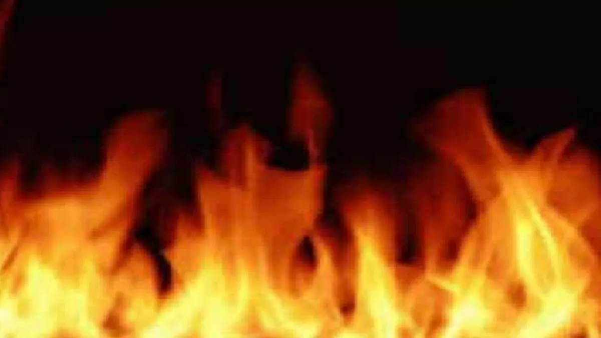 Kanpur News : जीएसवीएसएस पीजीआइ और एसजीएसटी भवन में शॉर्ट सर्किट से लगी आग, समय रहते आग बुझाने से टला हादसा