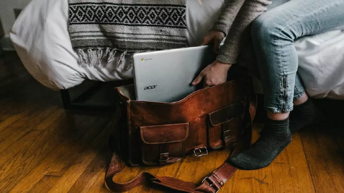Laptop Backpacks: लैपटॉप को टूटने एवं भीगने से बचाएं और बेफिक्री से करें कैरी