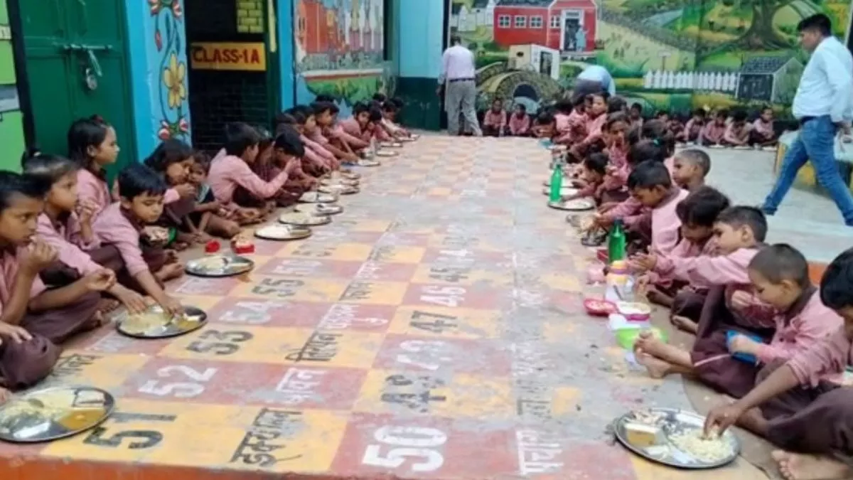 Mid Day Meal: मैनपुरी में तैयारी, विद्यार्थी चखेंगे खीर, खाएंगे लड्डू, अच्छा कार्य किया तो शिक्षक भी होंगे सम्मानित