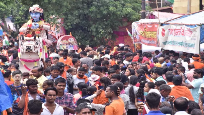 Moradabad Kanwar Yatra 2022 : मुरादाबाद से गुजरते कावंड़ यात्री। फोटो दैनिक जागरण