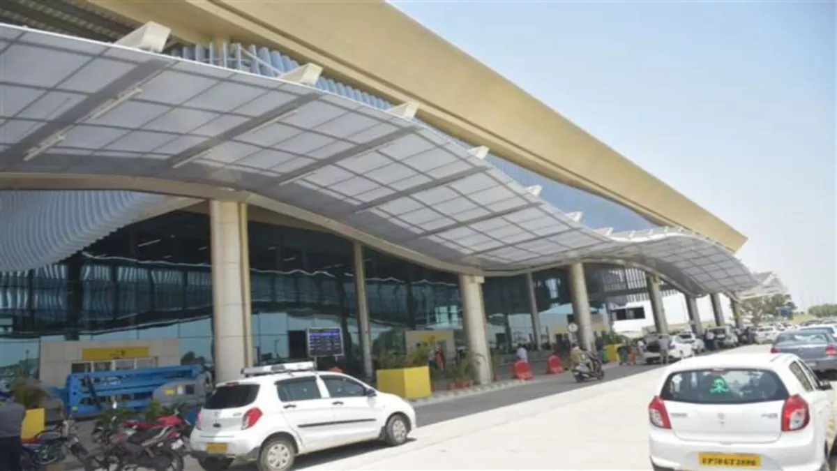 Prayagraj Airport से साढ़े 3 वर्ष में 15 लाख यात्रियों ने किया सफर, Domestic Flight से उपलब्धि