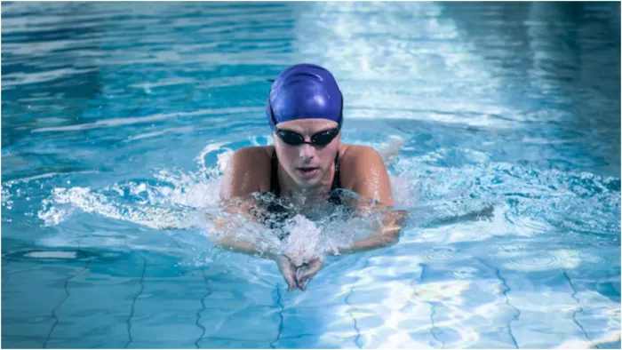 Swimming During Monsoon: बरसात में तैरने से क्या पड़ सकते हैं बीमार?