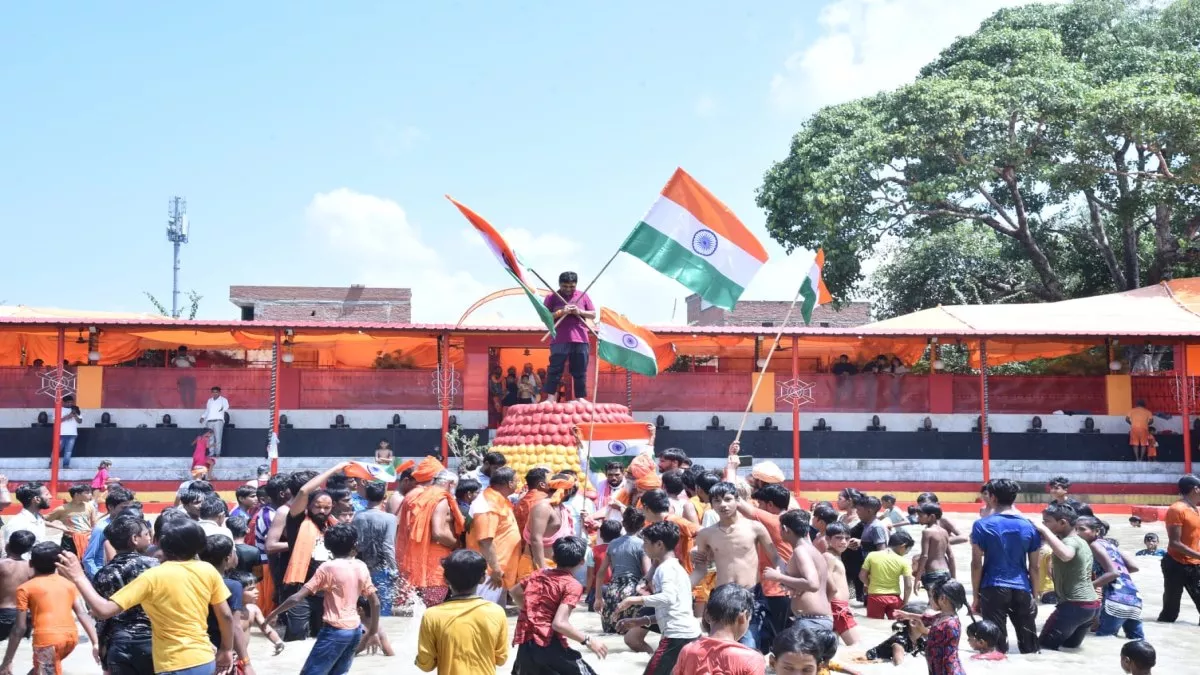 Tiranga Yatra: कैलाश मानसरोवर पर हजारों महात्मा करेंगे ध्वजारोहण, बरेली से शुरू हुई तिरंगा यात्रा की देखिए तस्वीरें