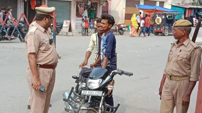चप्पल पहन कर बाइक चलाने पर कटेगा चालान
