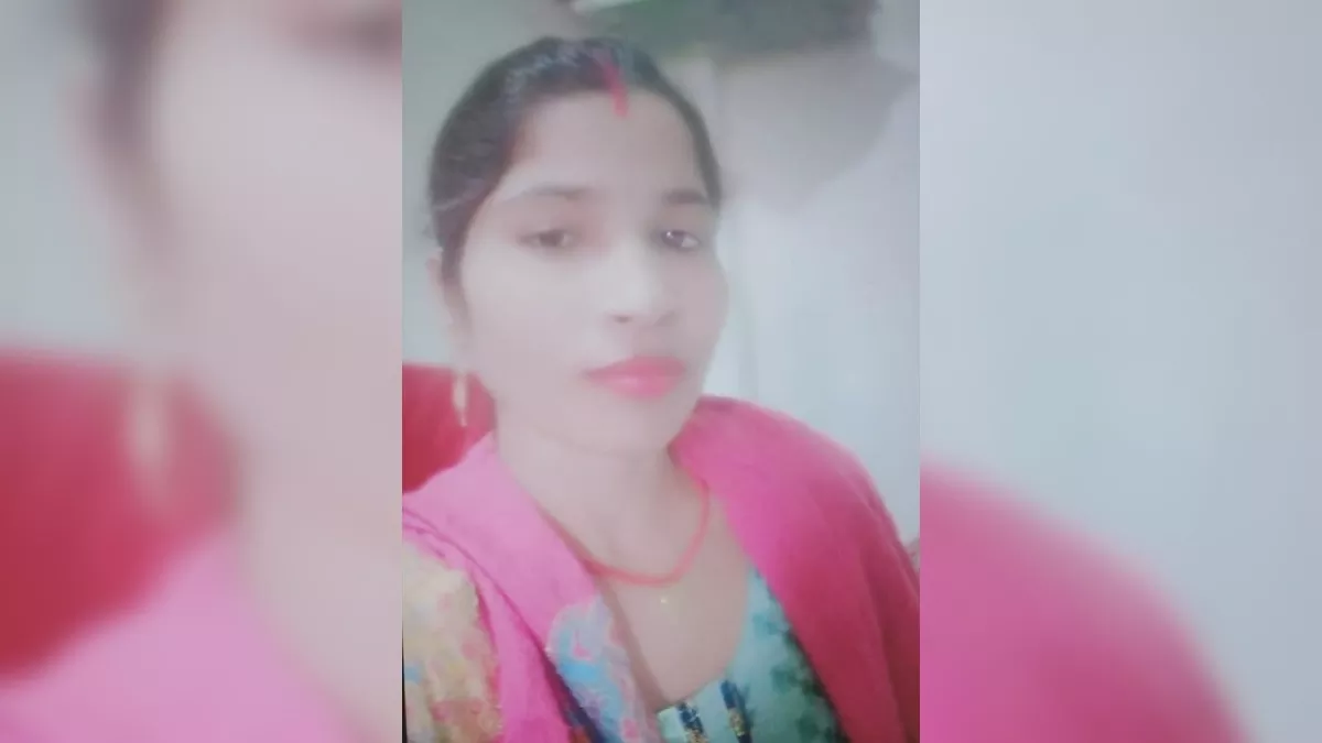 Agra Lucknow Expressway पर उन्नाव में ट्रैक्टर ट्राली पलटने से महिला की मौत और 18 श्रद्धालु घायल