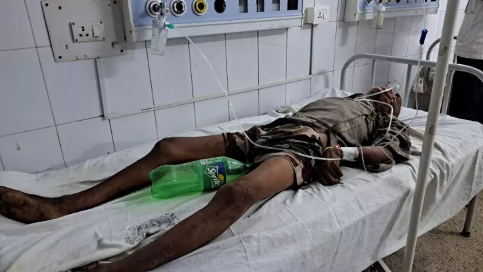स्वास्थ्यकर्मी ने मरीज को यूरिनल बैग की जगह लगाई कोल्डड्रिंक की बोतल। जागरण