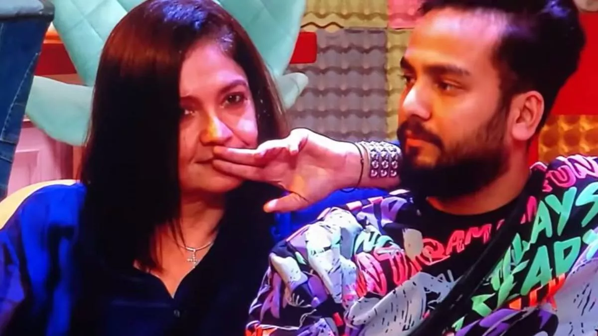 Bigg Boss OTT 2: एल्विश यादव के साथ 51 साल की पूजा भट्ट ने किया फ्लर्ट,  बोलीं- 'मुझे तुम्हारा ठहराव पसंद है' - Bigg Boss OTT 2 Pooja Bhatt flirts  with Elvish