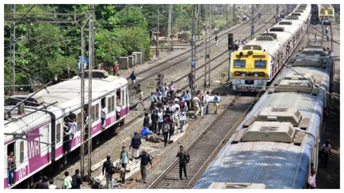 चर्चगेट पर सिग्नल फेल होने से लोकल ट्रेन सेवाएं हुईं प्रभावित (फाइल फोटो)