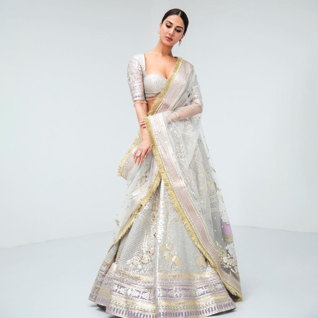 If you want to be the perfect bridesmaid in the upcoming wedding season, take tips from Vaani Kapoor