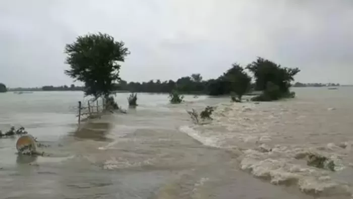 पटना में गंगा खतरे के निशान से ऊपर चढ़ी (जागरण)