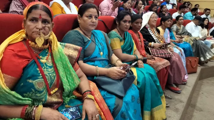Tilu Rauteli Awards 2024: प्रेक्षागृह में मौजूद तीलू रौतेली पुरस्कार से समानित होने वाली महिलाएं।